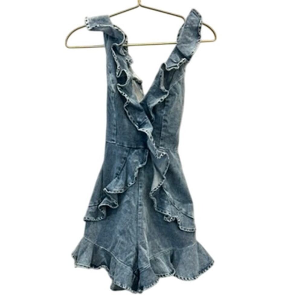 Selfie Leslie – Washed Blue Denim Ruffle Romper – Size Small (NWT)